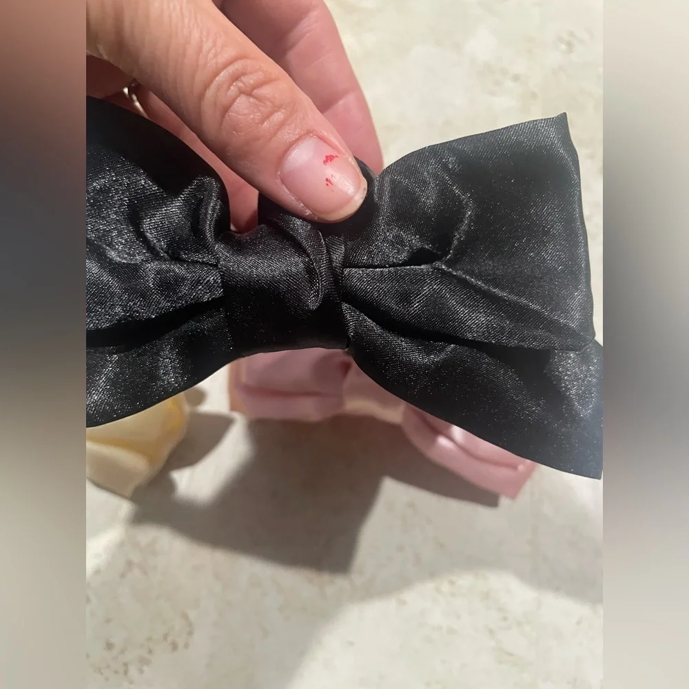 Bowknot hair clip- claw clip - set of 4 - black, white, pink and blue